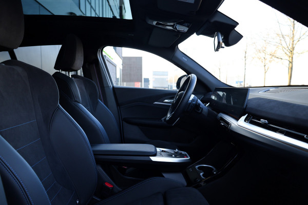 BMW X2 sDrive20i M-Sport | NIEUWSTAAT! | BTW | PANO | HUD | ELEK TREKHAAK | CAMERA ACHTER | SHADOW LINE |