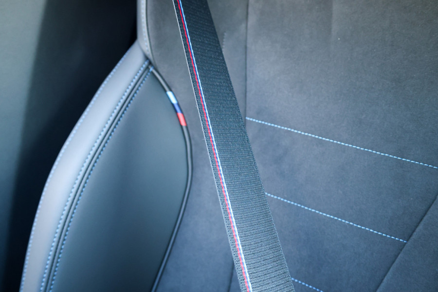 BMW X2 sDrive20i M-Sport | NIEUWSTAAT! | BTW | PANO | HUD | ELEK TREKHAAK | CAMERA ACHTER | SHADOW LINE |