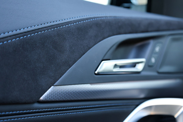 BMW X2 sDrive20i M-Sport | NIEUWSTAAT! | BTW | PANO | HUD | ELEK TREKHAAK | CAMERA ACHTER | SHADOW LINE |