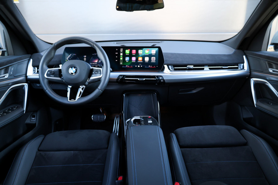 BMW X2 sDrive20i M-Sport | NIEUWSTAAT! | BTW | PANO | HUD | ELEK TREKHAAK | CAMERA ACHTER | SHADOW LINE |