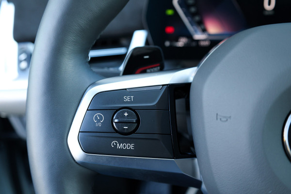 BMW X2 sDrive20i M-Sport | NIEUWSTAAT! | BTW | PANO | HUD | ELEK TREKHAAK | CAMERA ACHTER | SHADOW LINE |