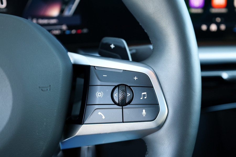 BMW X2 sDrive20i M-Sport | NIEUWSTAAT! | BTW | PANO | HUD | ELEK TREKHAAK | CAMERA ACHTER | SHADOW LINE |