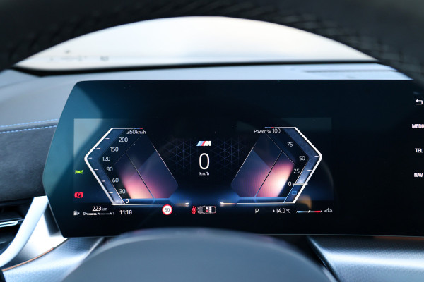 BMW X2 sDrive20i M-Sport | NIEUWSTAAT! | BTW | PANO | HUD | ELEK TREKHAAK | CAMERA ACHTER | SHADOW LINE |