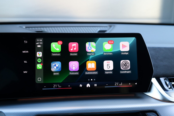 BMW X2 sDrive20i M-Sport | NIEUWSTAAT! | BTW | PANO | HUD | ELEK TREKHAAK | CAMERA ACHTER | SHADOW LINE |