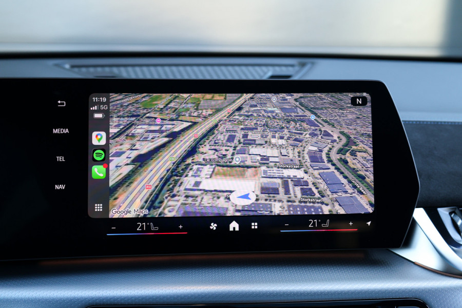 BMW X2 sDrive20i M-Sport | NIEUWSTAAT! | BTW | PANO | HUD | ELEK TREKHAAK | CAMERA ACHTER | SHADOW LINE |