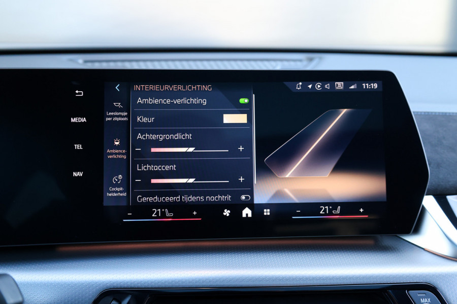 BMW X2 sDrive20i M-Sport | NIEUWSTAAT! | BTW | PANO | HUD | ELEK TREKHAAK | CAMERA ACHTER | SHADOW LINE |