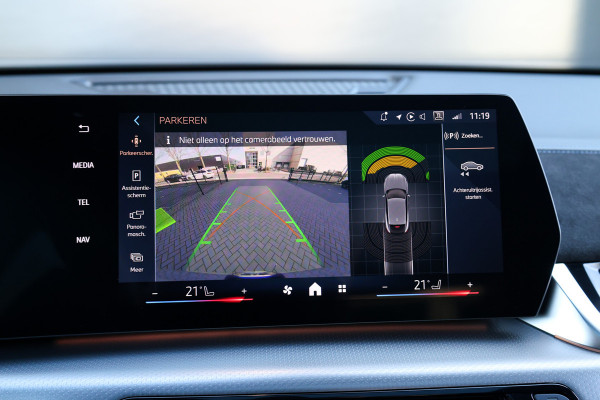 BMW X2 sDrive20i M-Sport | NIEUWSTAAT! | BTW | PANO | HUD | ELEK TREKHAAK | CAMERA ACHTER | SHADOW LINE |