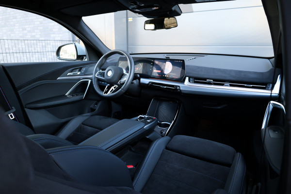 BMW X2 sDrive20i M-Sport | NIEUWSTAAT! | BTW | PANO | HUD | ELEK TREKHAAK | CAMERA ACHTER | SHADOW LINE |