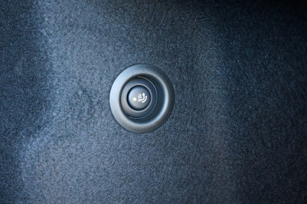 BMW X2 sDrive20i M-Sport | NIEUWSTAAT! | BTW | PANO | HUD | ELEK TREKHAAK | CAMERA ACHTER | SHADOW LINE |