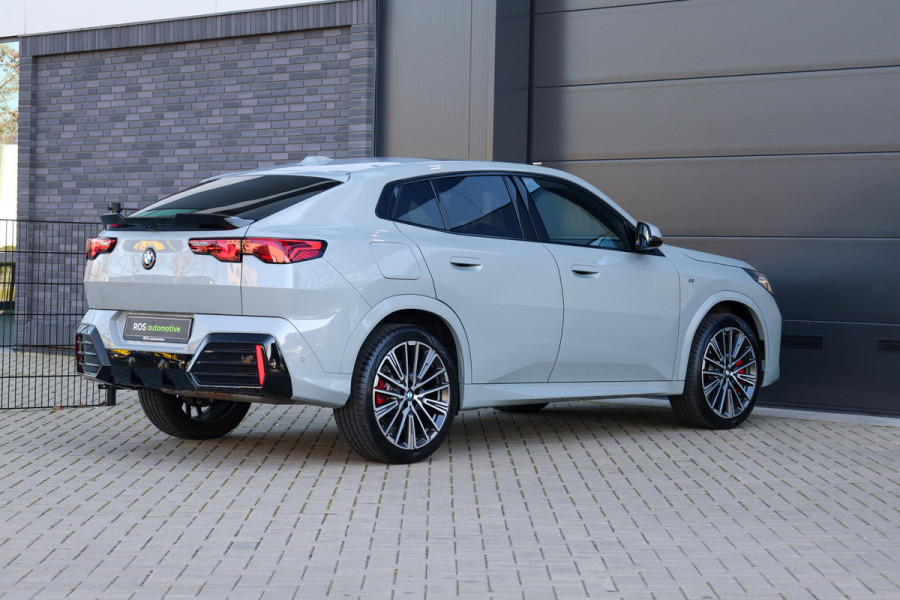 BMW X2 sDrive20i M-Sport | NIEUWSTAAT! | BTW | PANO | HUD | ELEK TREKHAAK | CAMERA ACHTER | SHADOW LINE |