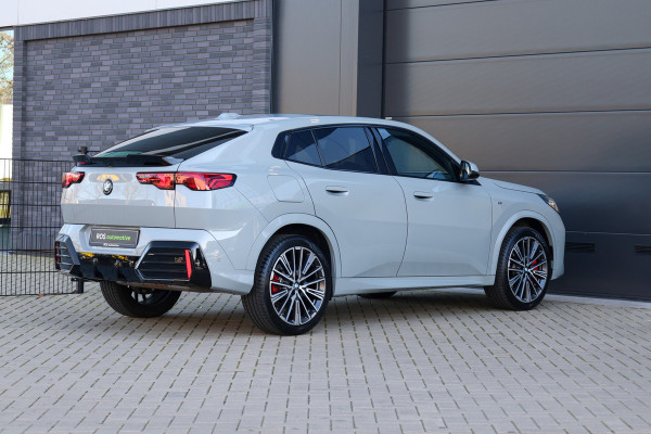 BMW X2 sDrive20i M-Sport | NIEUWSTAAT! | BTW | PANO | HUD | ELEK TREKHAAK | CAMERA ACHTER | SHADOW LINE |
