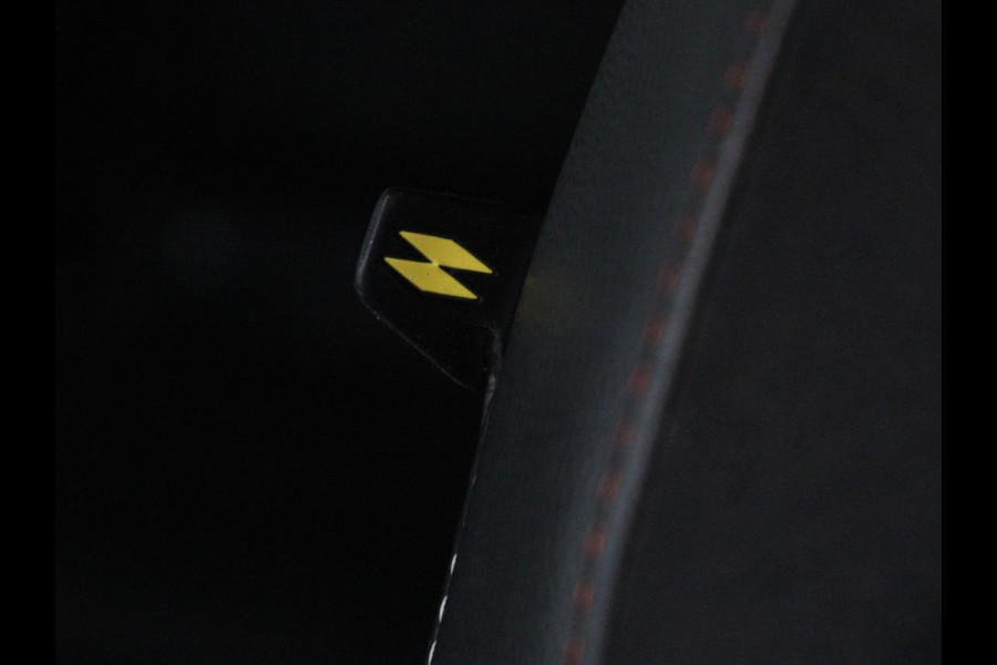 Renault Arkana 1.6 E-Tech Hybrid 145 R.S. Line | Leder/Alcantara | Trekhaak | Stoelverwarming | Adaptive cruise | Camera | Carplay | Keyless | Park Assist | Full LED | Navigatie | Stuurverwarming