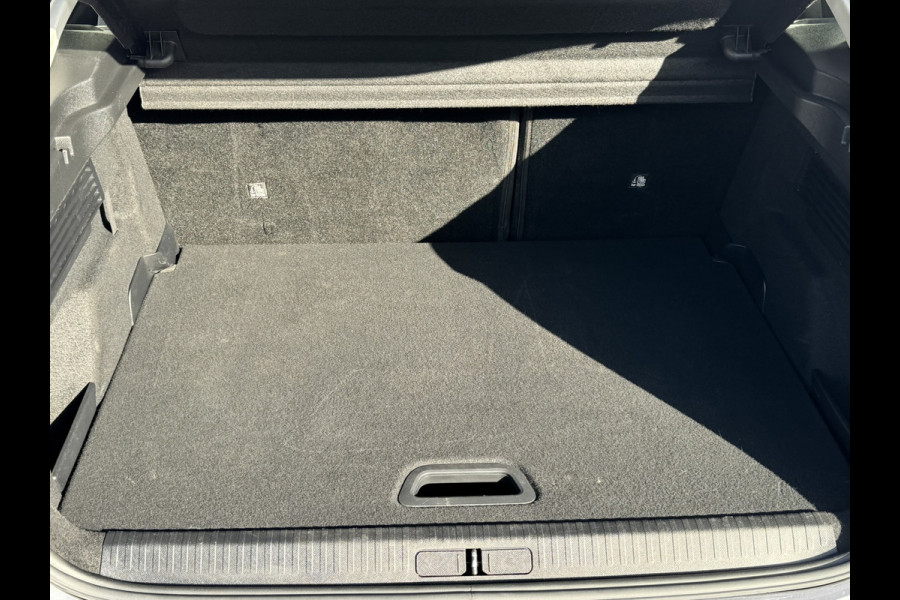 Citroën C4 1.2 PureTech Feel Cruise control Airco Apple/Android Carplay Navi Camera plus Parkeersoren achter