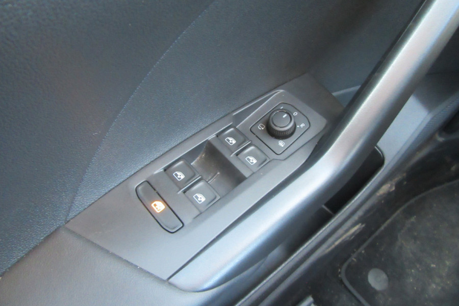 Volkswagen T-Cross 1.0 TSI Life Edition Automaat, Cruise Control, PDC V+A, Stoelverw, Carplay