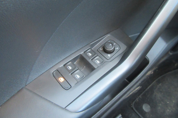 Volkswagen T-Cross 1.0 TSI Life Edition Automaat, Cruise Control, PDC V+A, Stoelverw, Carplay