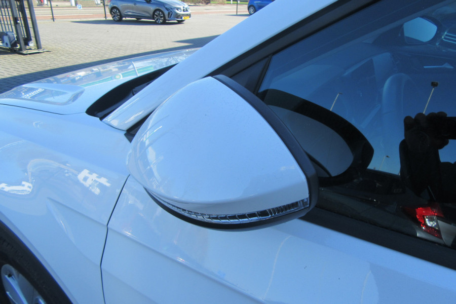 Volkswagen T-Cross 1.0 TSI Life Edition Automaat, Cruise Control, PDC V+A, Stoelverw, Carplay