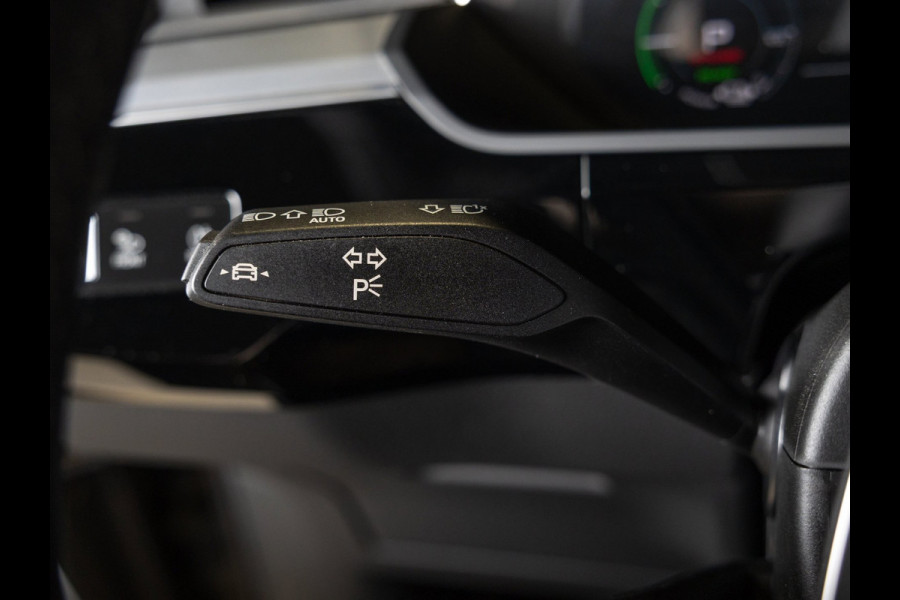 Audi Q8 Sportback e-tron 50 quattro S Edition 95 kWh / 340pk / Elektrische stoelverstelling / Achteruitrij camera /