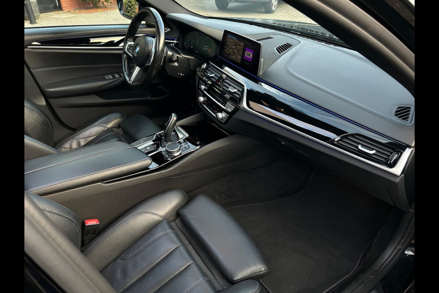 BMW 5 Serie Touring 530i xDrive High Executive , Pano,