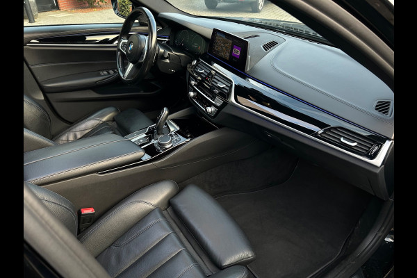 BMW 5 Serie Touring 530i xDrive High Executive , Pano,