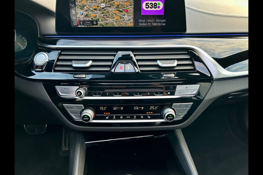 BMW 5 Serie Touring 530i xDrive High Executive , Pano,