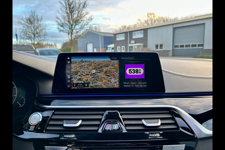 BMW 5 Serie Touring 530i xDrive High Executive , Pano,