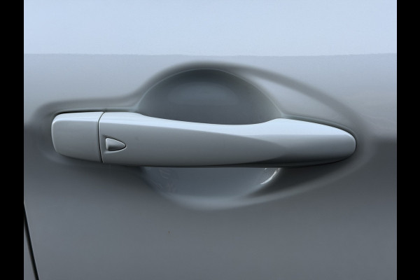 Nissan QASHQAI 160pk N-Tec (Trekhaak - Panoramadak - 360gr Camera - Parkeersensoren V+A - Keyless Entry - LED - 19"Zwart)