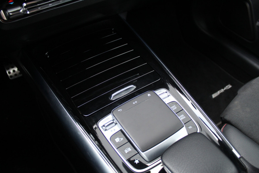Mercedes-Benz B-Klasse 180 Business Solution AMG | Camera | Stoelverwarming | Dealer Onderhouden | Wide Screen