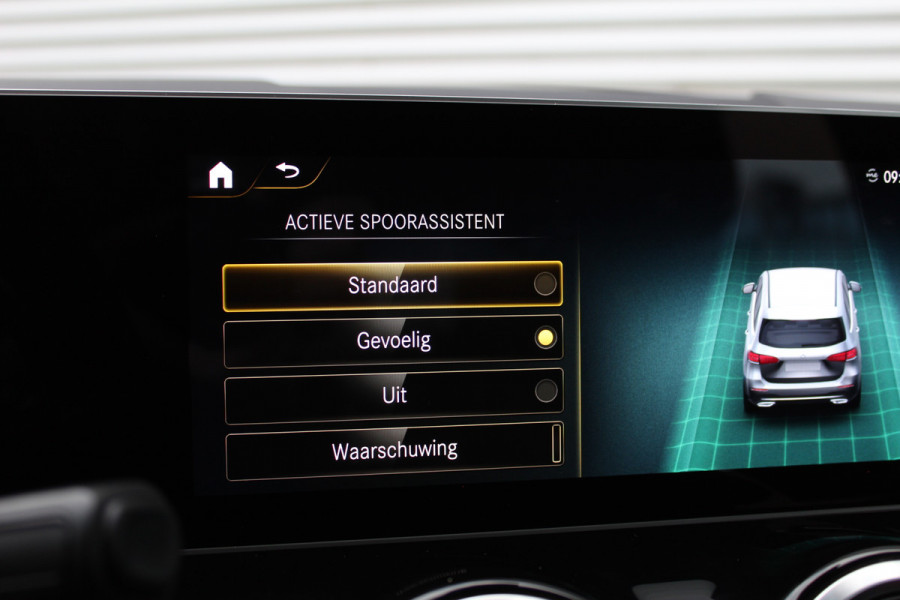 Mercedes-Benz B-Klasse 180 Business Solution AMG | Camera | Stoelverwarming | Dealer Onderhouden | Wide Screen