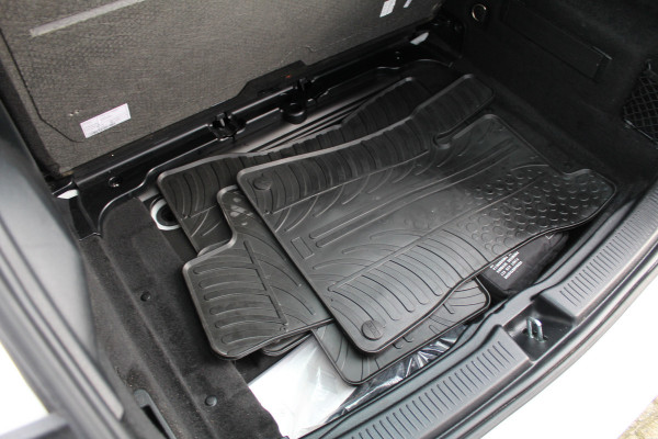 Mercedes-Benz B-Klasse 180 Business Solution AMG | Camera | Stoelverwarming | Dealer Onderhouden | Wide Screen