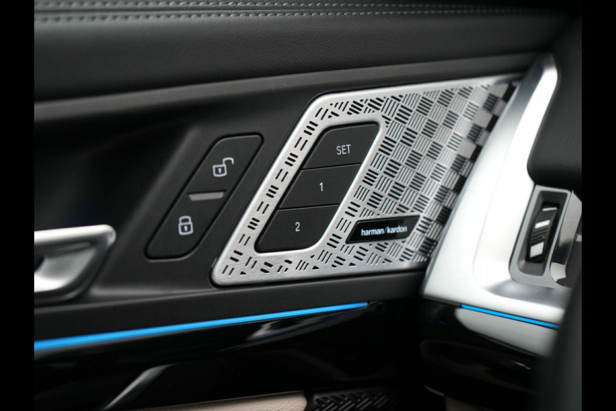 BMW X1 xDrive30e M Sport Plug In Hybrid 326pk Dealer O.H. PHEV | Panodak | Trekhaak af Fabriek | Lederen Sportstoelen Massage & Memory | Adaptive Cruise | 360 Camera | 20 "L.M | Harman / Kardon | Head Up | Keyless |