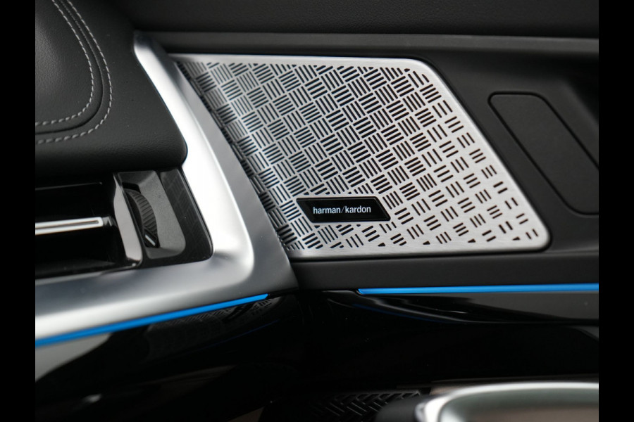 BMW X1 xDrive30e M Sport Plug In Hybrid 326pk Dealer O.H. PHEV | Panodak | Trekhaak af Fabriek | Lederen Sportstoelen Massage & Memory | Adaptive Cruise | 360 Camera | 20 "L.M | Harman / Kardon | Head Up | Keyless |