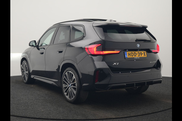 BMW X1 xDrive30e M Sport Plug In Hybrid 326pk Dealer O.H. PHEV | Panodak | Trekhaak af Fabriek | Lederen Sportstoelen Massage & Memory | Adaptive Cruise | 360 Camera | 20 "L.M | Harman / Kardon | Head Up | Keyless |