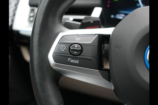 BMW X1 xDrive30e M Sport Plug In Hybrid 326pk Dealer O.H. PHEV | Panodak | Trekhaak af Fabriek | Lederen Sportstoelen Massage & Memory | Adaptive Cruise | 360 Camera | 20 "L.M | Harman / Kardon | Head Up | Keyless |