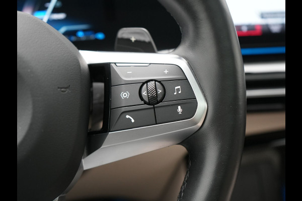 BMW X1 xDrive30e M Sport Plug In Hybrid 326pk Dealer O.H. PHEV | Panodak | Trekhaak af Fabriek | Lederen Sportstoelen Massage & Memory | Adaptive Cruise | 360 Camera | 20 "L.M | Harman / Kardon | Head Up | Keyless |