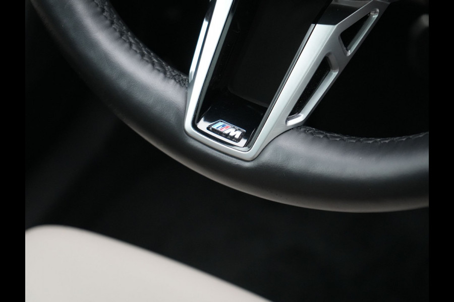 BMW X1 xDrive30e M Sport Plug In Hybrid 326pk Dealer O.H. PHEV | Panodak | Trekhaak af Fabriek | Lederen Sportstoelen Massage & Memory | Adaptive Cruise | 360 Camera | 20 "L.M | Harman / Kardon | Head Up | Keyless |