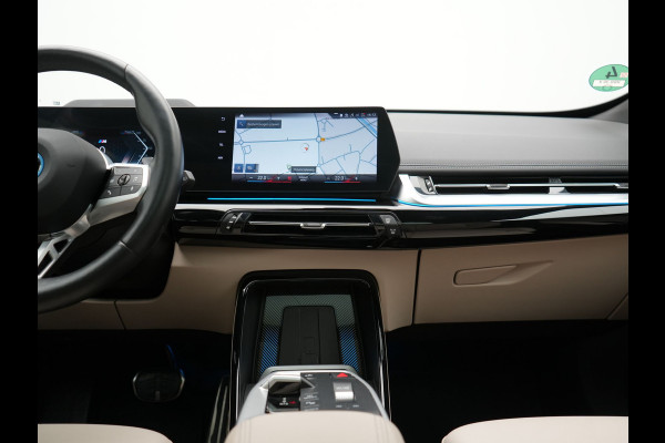 BMW X1 xDrive30e M Sport Plug In Hybrid 326pk Dealer O.H. PHEV | Panodak | Trekhaak af Fabriek | Lederen Sportstoelen Massage & Memory | Adaptive Cruise | 360 Camera | 20 "L.M | Harman / Kardon | Head Up | Keyless |