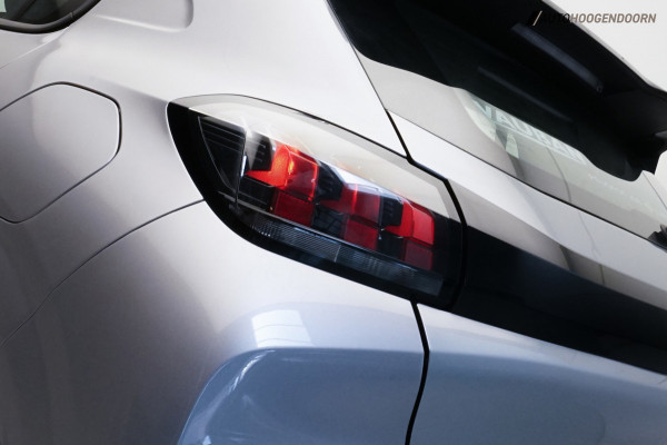 Peugeot 208 1.2 PureTech Active Sport (APPLE CARPLAY,PARKEERSENSOREN,CRUISE CONTROL,LANE ASSIST,AIRCO,NAVIGATIE,LED,TOPCONDITIE)