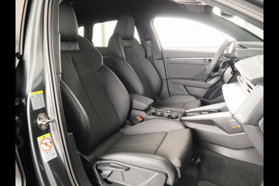Audi A3 Sportback 40 TFSI e S edition 204pk S-tronic | Verlengde garantie | Navigatie | Parkeersensoren (Park assist) | Adaptieve cruise control | Stoelverwarming | S-Line |