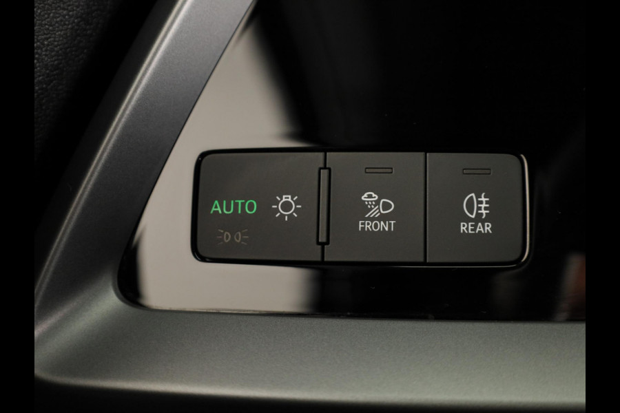 Audi A3 Sportback 40 TFSI e S edition 204pk S-tronic | Verlengde garantie | Navigatie | Parkeersensoren (Park assist) | Adaptieve cruise control | Stoelverwarming | S-Line |