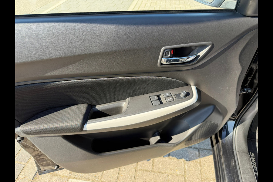 Suzuki Swift 1.2 Comfort Smart Hybrid 83 Pk / Navi Carplay / Airco / Camera / Cruise control / 16"Lichtmetaal.