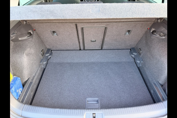 Volkswagen Golf 1.0 TSI Navi CarPlay ACC Clima Stoelverw 18''