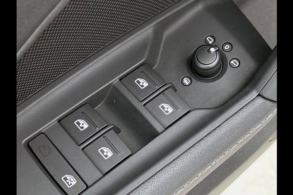 Audi A3 SPORTBACK 35 TFSI S-Line edition Plus(Goed OndH, Navi, Carplay, StoelV, PDC, Digitale Tellers, Cruise Con, Etc)