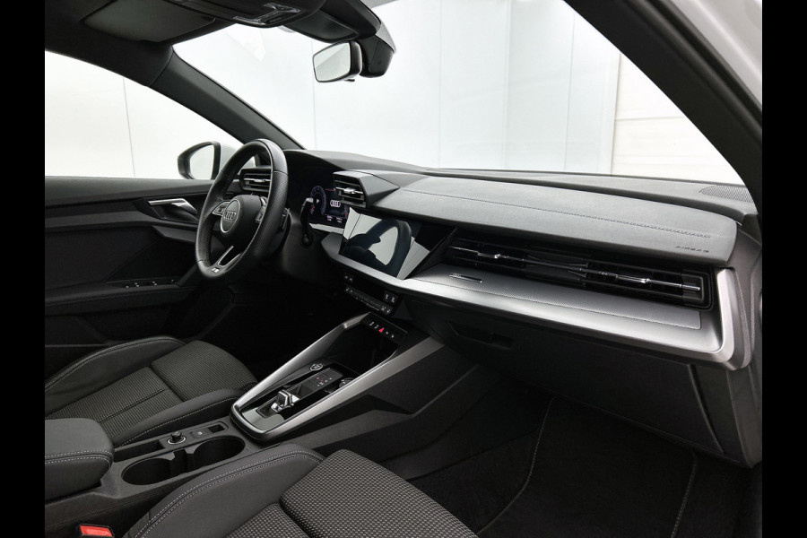 Audi A3 SPORTBACK 35 TFSI S-Line edition Plus(Goed OndH, Navi, Carplay, StoelV, PDC, Digitale Tellers, Cruise Con, Etc)