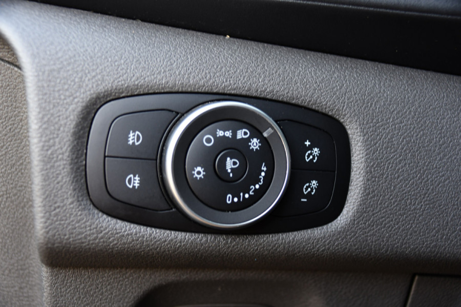 Ford Transit Custom 320 2.0 TDCI L2H1 Limited DC Black Edition Camera, Cruise, Carplay, 130pk, Stoelverwarming, 2 x Schuifdeur, Trekhaak, Multimedia, Automaat, Uniek!