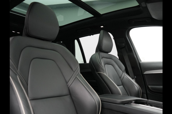 Volvo XC90 T8 Recharge AWD Ultimate Dark 7 Persoons LONG RANGE Plug In Hybrid 455pk Dealer O.H. PHEV | Trekhaak Af Fabriek | Panodak | Luchtvering |  Adaptive Cruise | Head Up | 360 Camera | Harman / Kardon | Lederen Sportstoelen Memory & Verwarmd | 22"L.M | Stuur Verwarmd | Keyless |