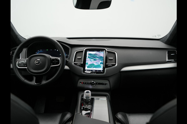 Volvo XC90 T8 Recharge AWD Ultimate Dark 7 Persoons LONG RANGE Plug In Hybrid 455pk Dealer O.H. PHEV | Trekhaak Af Fabriek | Panodak | Luchtvering |  Adaptive Cruise | Head Up | 360 Camera | Harman / Kardon | Lederen Sportstoelen Memory & Verwarmd | 22"L.M | Stuur Verwarmd | Keyless |
