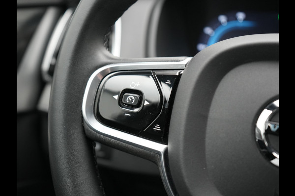 Volvo XC90 T8 Recharge AWD Ultimate Dark 7 Persoons LONG RANGE Plug In Hybrid 455pk Dealer O.H. PHEV | Trekhaak Af Fabriek | Panodak | Luchtvering |  Adaptive Cruise | Head Up | 360 Camera | Harman / Kardon | Lederen Sportstoelen Memory & Verwarmd | 22"L.M | Stuur Verwarmd | Keyless |