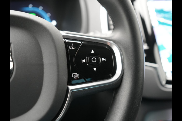 Volvo XC90 T8 Recharge AWD Ultimate Dark 7 Persoons LONG RANGE Plug In Hybrid 455pk Dealer O.H. PHEV | Trekhaak Af Fabriek | Panodak | Luchtvering |  Adaptive Cruise | Head Up | 360 Camera | Harman / Kardon | Lederen Sportstoelen Memory & Verwarmd | 22"L.M | Stuur Verwarmd | Keyless |