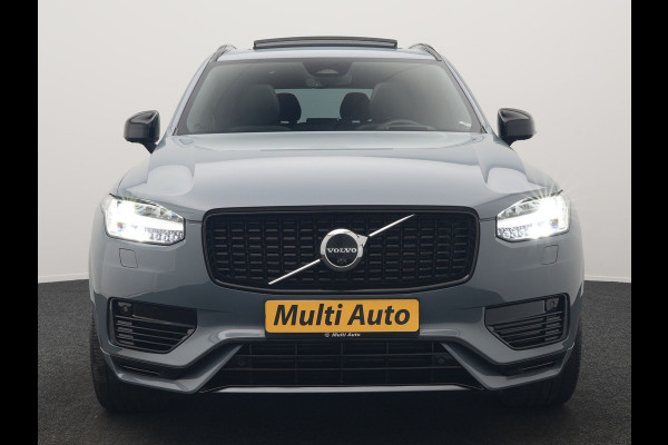 Volvo XC90 T8 Recharge AWD Ultimate Dark 7 Persoons LONG RANGE Plug In Hybrid 455pk Dealer O.H. PHEV | Trekhaak Af Fabriek | Panodak | Luchtvering |  Adaptive Cruise | Head Up | 360 Camera | Harman / Kardon | Lederen Sportstoelen Memory & Verwarmd | 22"L.M | Stuur Verwarmd | Keyless |