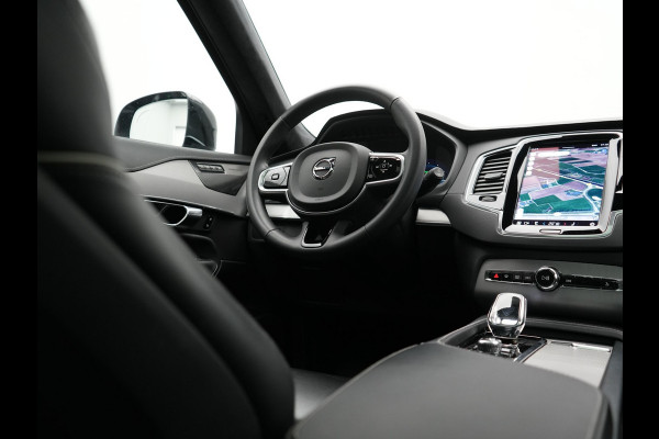 Volvo XC90 T8 Recharge AWD Ultimate Dark 7 Persoons LONG RANGE Plug In Hybrid 455pk Dealer O.H. PHEV | Trekhaak Af Fabriek | Panodak | Luchtvering |  Adaptive Cruise | Head Up | 360 Camera | Harman / Kardon | Lederen Sportstoelen Memory & Verwarmd | 22"L.M | Stuur Verwarmd | Keyless |